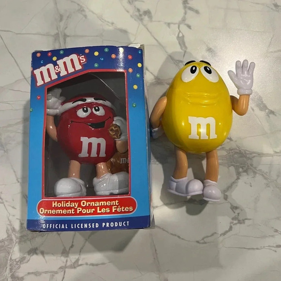 M&M’s  Holiday Christmas Ornament & Bonus M&M’s Figurine - Picture 7 of 8